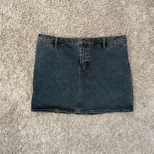 Y2K J.Crew dark wash denim mini skirt - Size 12 - Excellent Condition